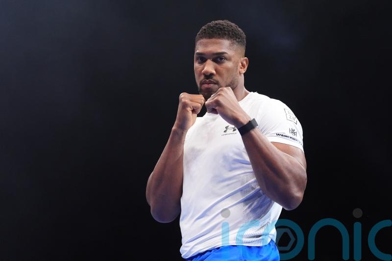 Anthony Joshua returns to the gym following car crash
