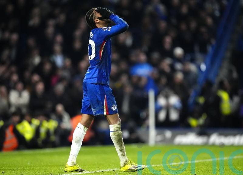 Chelsea throw away two-goal lead to drop points at home to Leeds