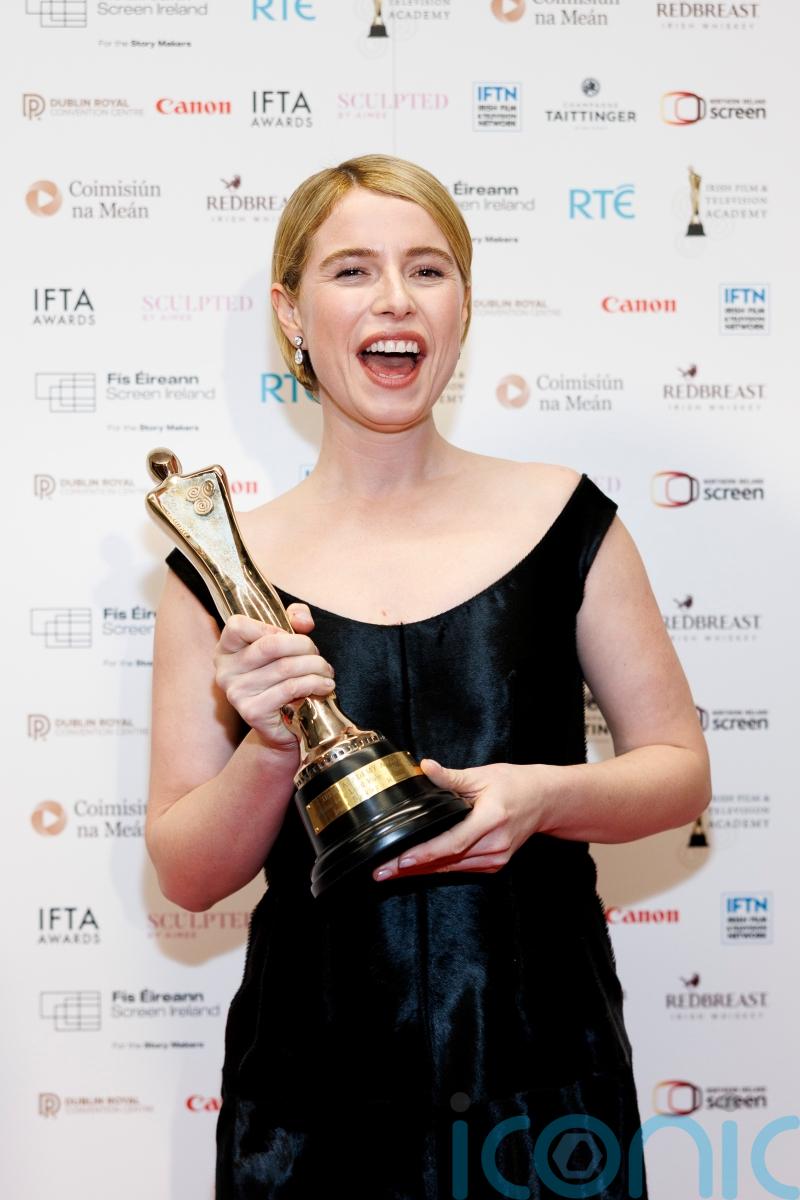 It&rsquo;s an honour to come home, says emotional Jessie Buckley as she picks up award