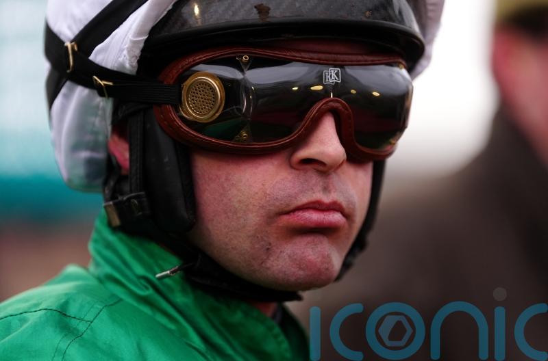 De Boinville and Queally shake hands after start argument