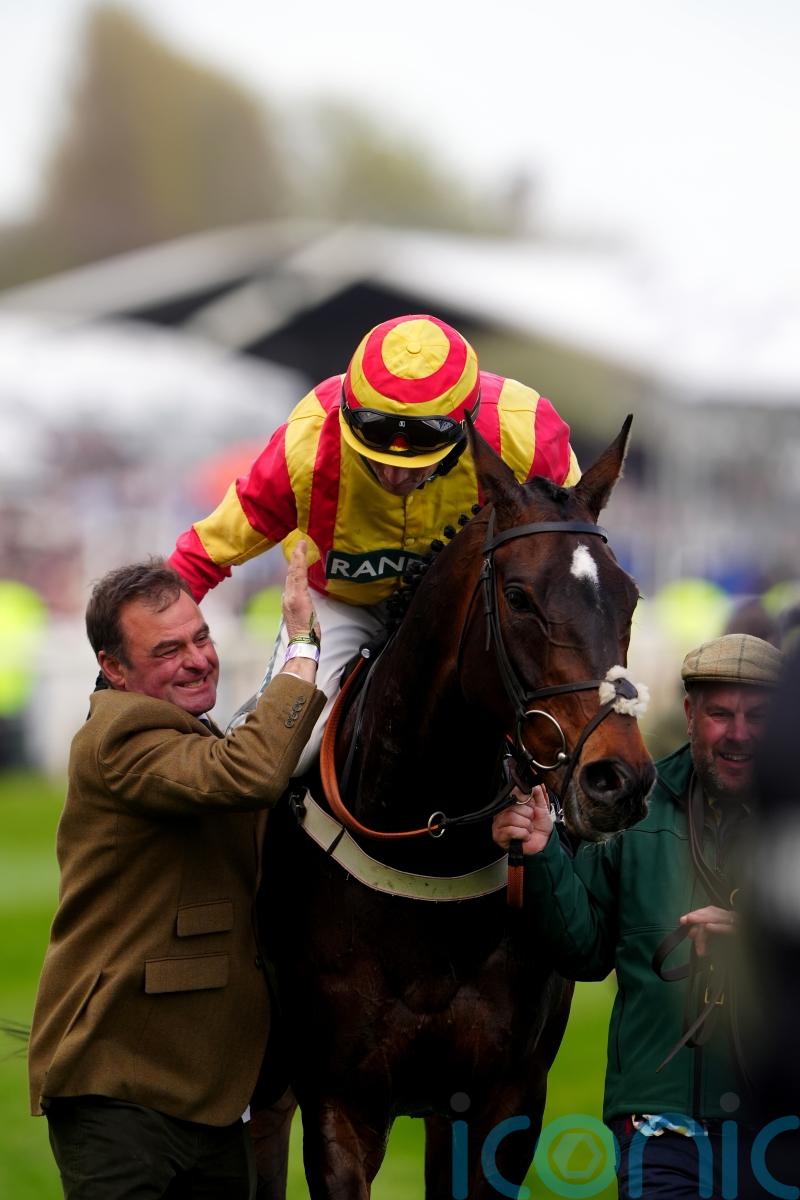 Storming George lands Top Novices&rsquo; shock